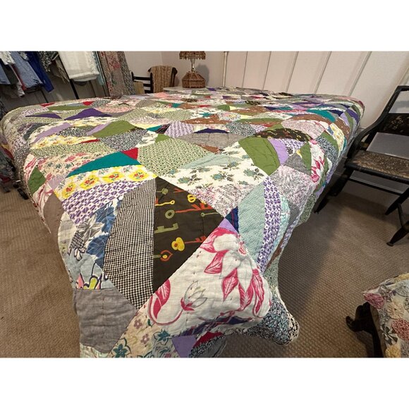 1930s 1940s quilt with feedsack fabrics hand pieced and quilted 71” x 82” - Picture 3 of 10
